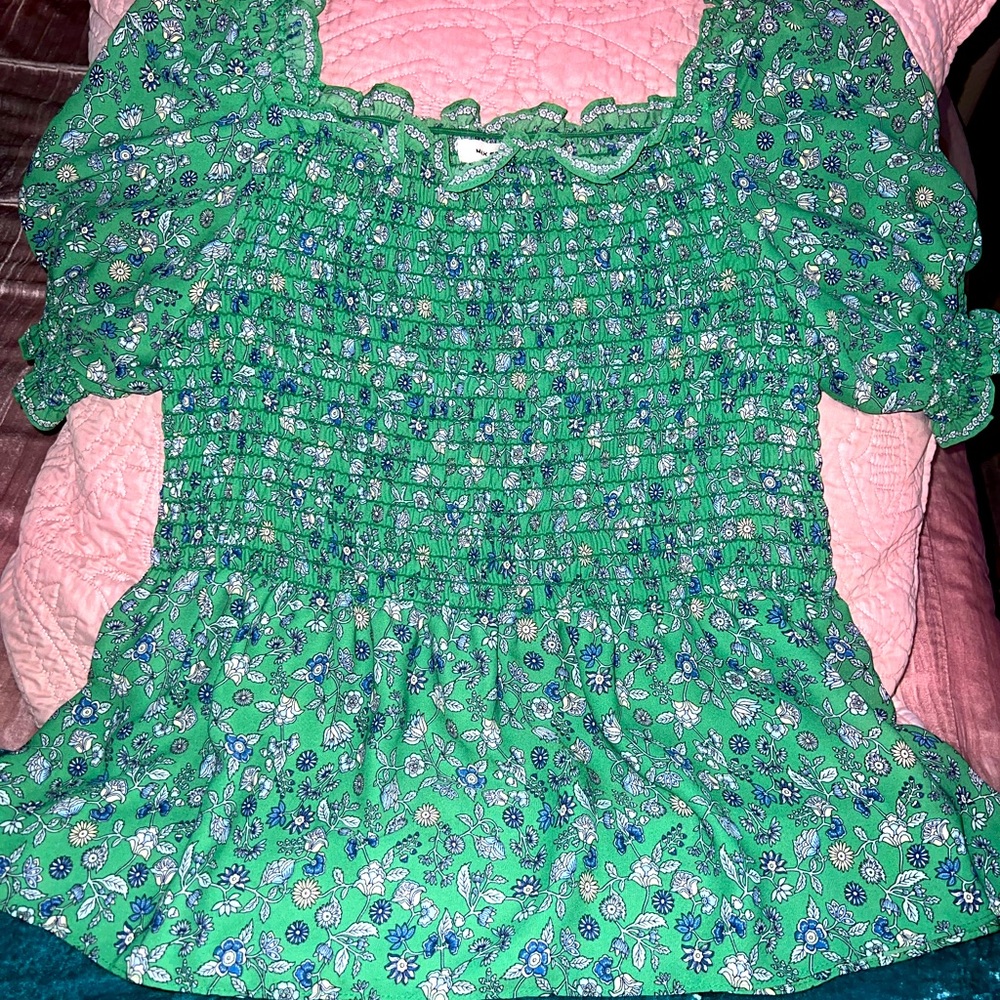 Gorgeous Max Studio square neck, smock blouse.size XL